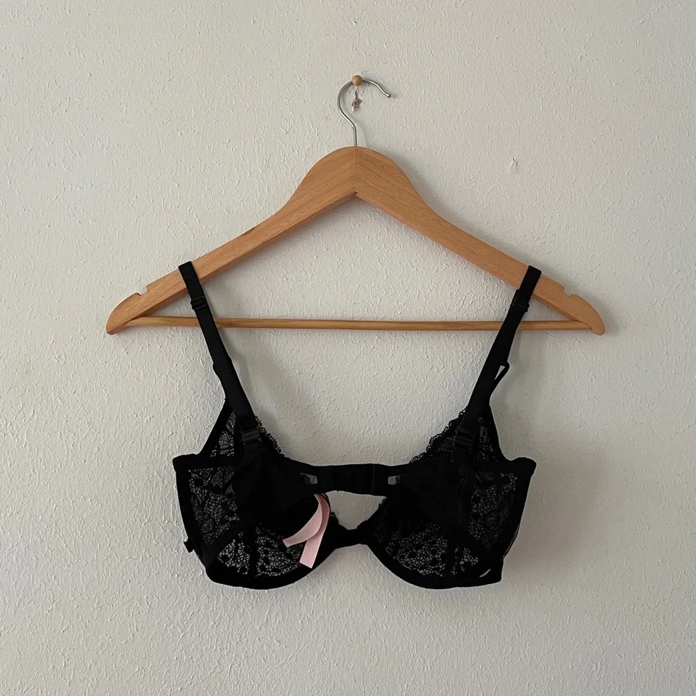 Victoria’s Secret Lace Bra Unlined Demi Underwire Non Padded Bra Black
